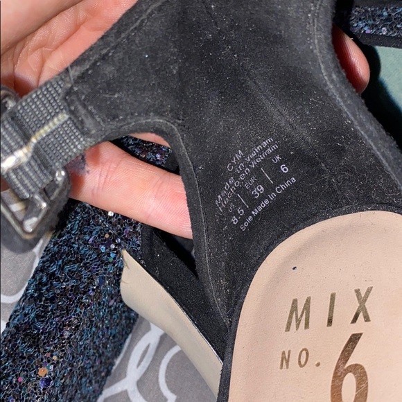 Heels - Picture 3 of 4